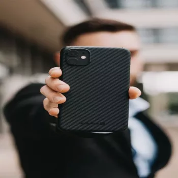 Evelatus Apple iPhone 11 Pro funda premium de carbono ECCI11 negra