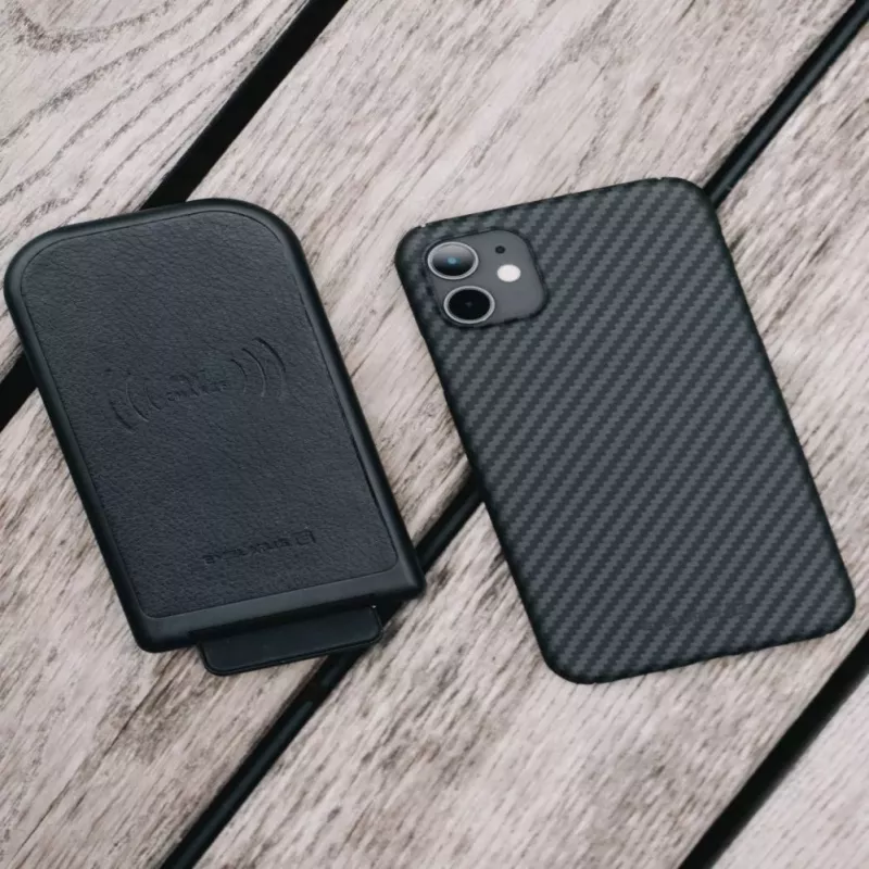 Evelatus Apple iPhone 11 Pro funda premium de carbono ECCI11 negra
