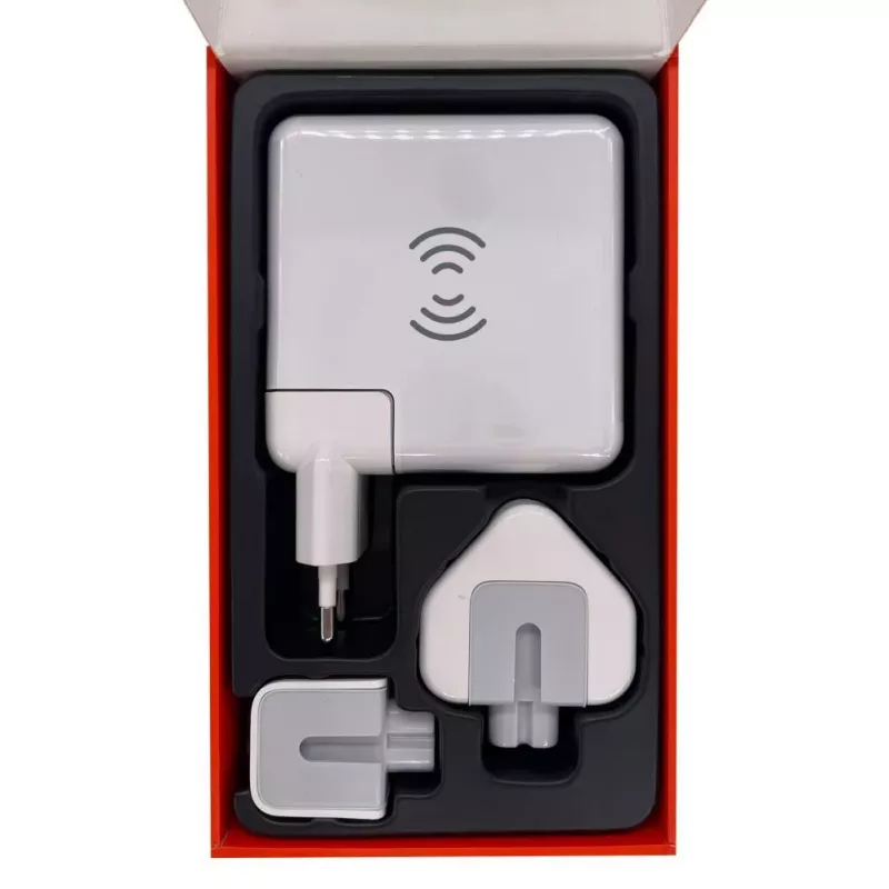 Evelatus Adaptador de viaje con cargador inalámbrico EWC06 Blanco