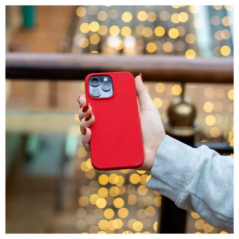 Evelatus Funda de silicona Premium MagSafe Soft Touch para Apple iPhone 14 Pro Max rojo oscuro