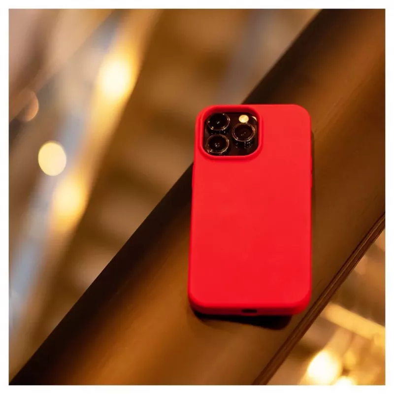 Evelatus Funda de silicona Premium MagSafe Soft Touch para Apple iPhone 14 Pro Max rojo oscuro