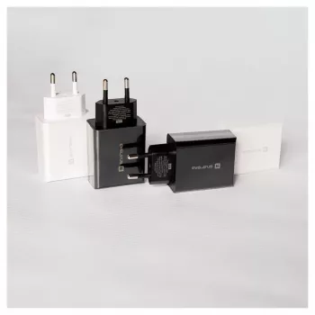 Evelatus Cargador de viaje pared EU 3 puertos 32W USB-C / USB-A2 ETC06 negro