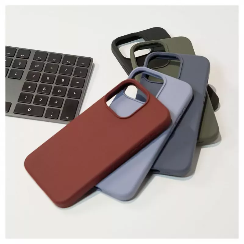 Evelatus Funda de silicona Premium Soft Touch para Apple iPhone 15 verde oliva oscuro