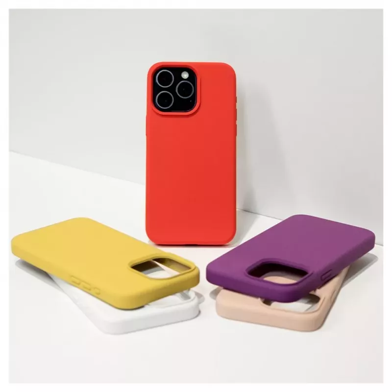 Evelatus Funda de silicona Premium Soft Touch para Apple iPhone 15 Plus blanca