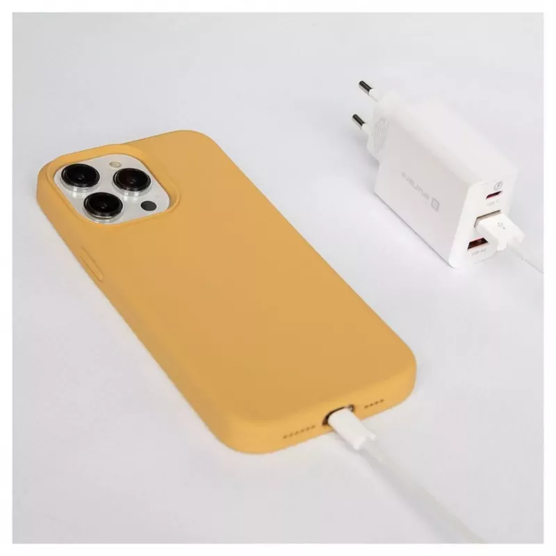 Evelatus Funda de silicona Premium Soft Touch para Apple iPhone 15 Pro Max dorada