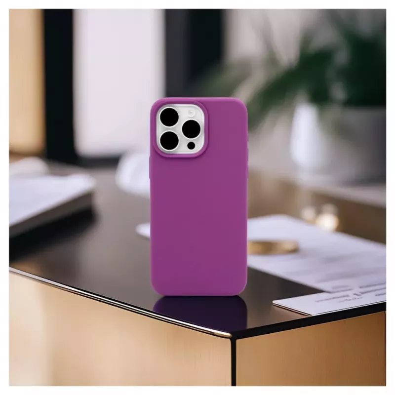 Evelatus Funda de silicona Soft Touch Premium MagSafe para Apple iPhone 15 Pro Max morado oscuro