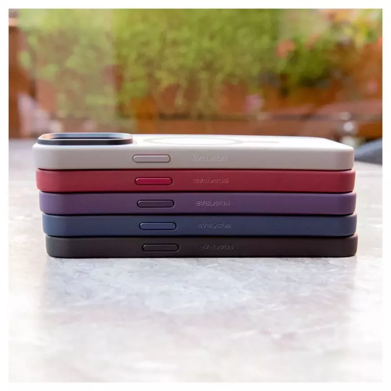 Evelatus Funda híbrida con MagSafe PC+TPU para Apple iPhone 15 Plus negra