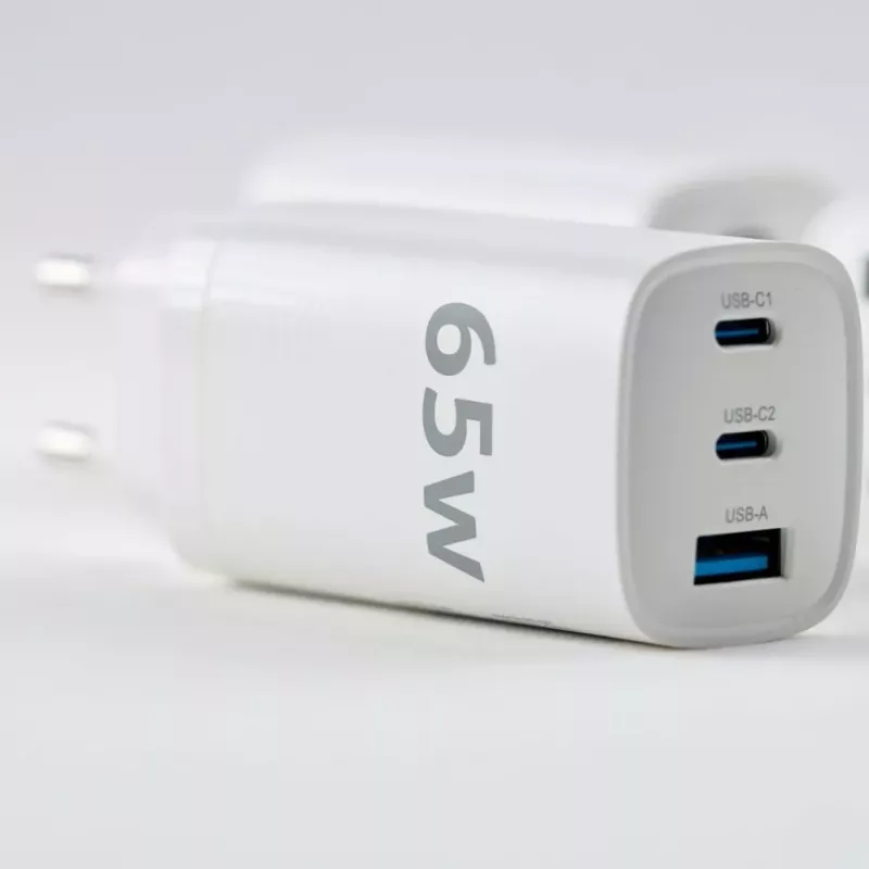 Evelatus Cargador rápido de 65W máx. EU USB-C1/USB-C1/USB-A blanco
