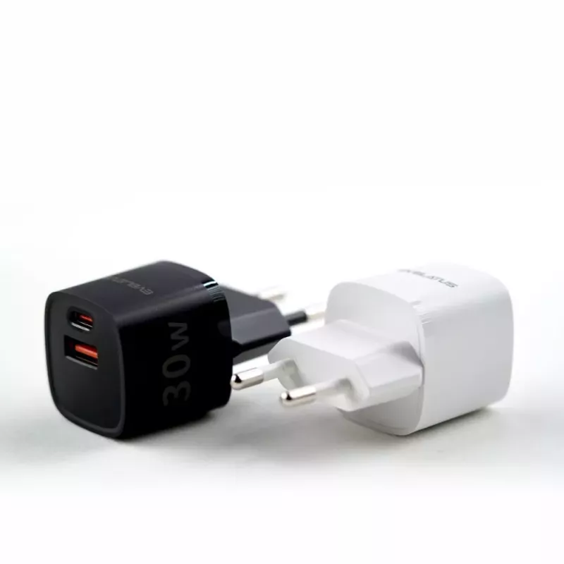 Evelatus Cargador EU de 30W máx. USB-A y USB-C negro