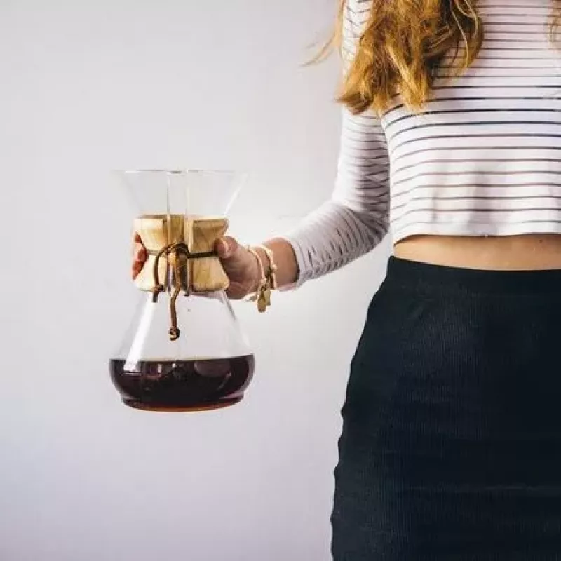 CHEMEX Cafetera Classic 3-Cup Pour-Over Vidrio Borosilicato con Aro de Madera y Correa de Cuero
