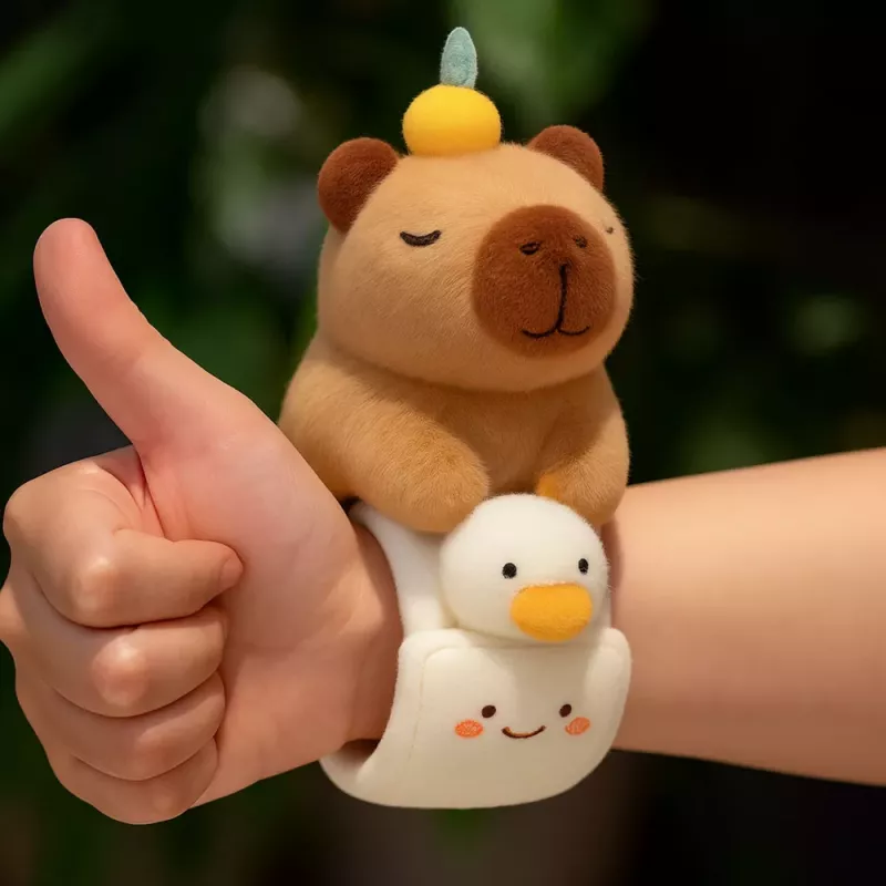 LEAN TOYS Pulsera de peluche autoajustable ganso con capibara