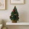 LEAN Árbol de Navidad decorativo sobre tronco con bayas rojas 26 x 12 cm