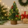LEAN Árbol de Navidad decorativo sobre tronco con bayas rojas 26 x 12 cm