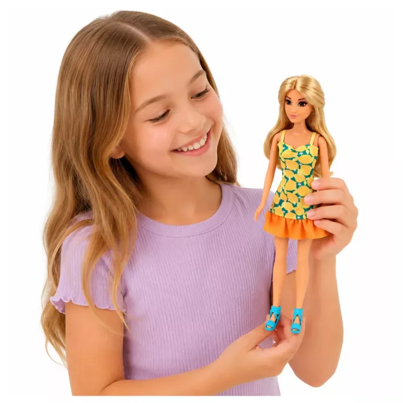 LEAN TOYS Muñeca Anlily con vestido amarillo con gatito, muebles de jardín, sombrilla accesorios