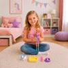 LEAN TOYS Muñeca Anlily con perro blanco con collar, cama y set de accesorios