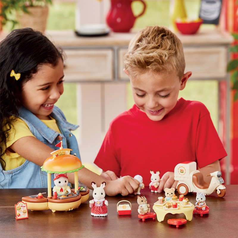 Sylvanian Families Puesto de hamburguesas móvil con figura