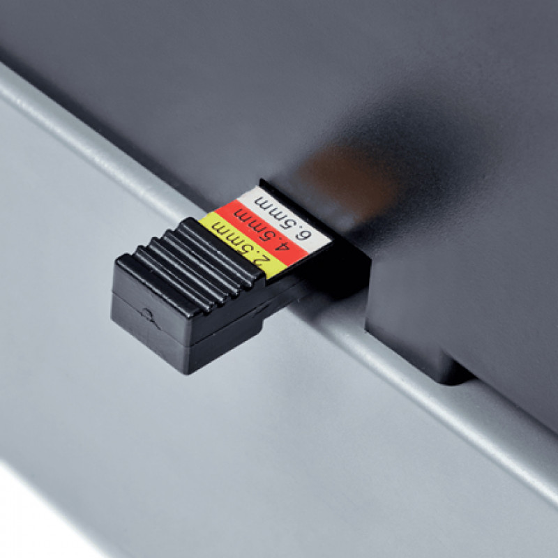 Encuadernadora de canutillos de plástico GBC CombBind CB25Pro, A4, perforación 25 hojas, capacidad de encuadernación 500 hojas, todo metal 4410037