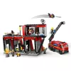 Juguete de construcción LEGO City Parque de bomberos con camión de escalera 60414 — 843 piezas, 5 minifiguras, 220×320×140 mm