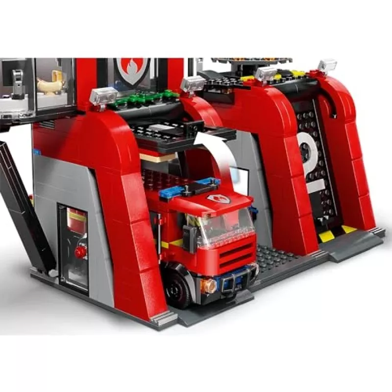 Juguete de construcción LEGO City Parque de bomberos con camión de escalera 60414 — 843 piezas, 5 minifiguras, 220×320×140 mm
