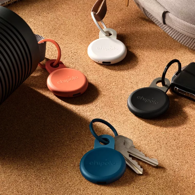 Chipolo LOOP – Rastreador Bluetooth recargable con correa de silicona para iOS y Android, pack de 4 (Charcoal, Chalk, Navy, Coral)