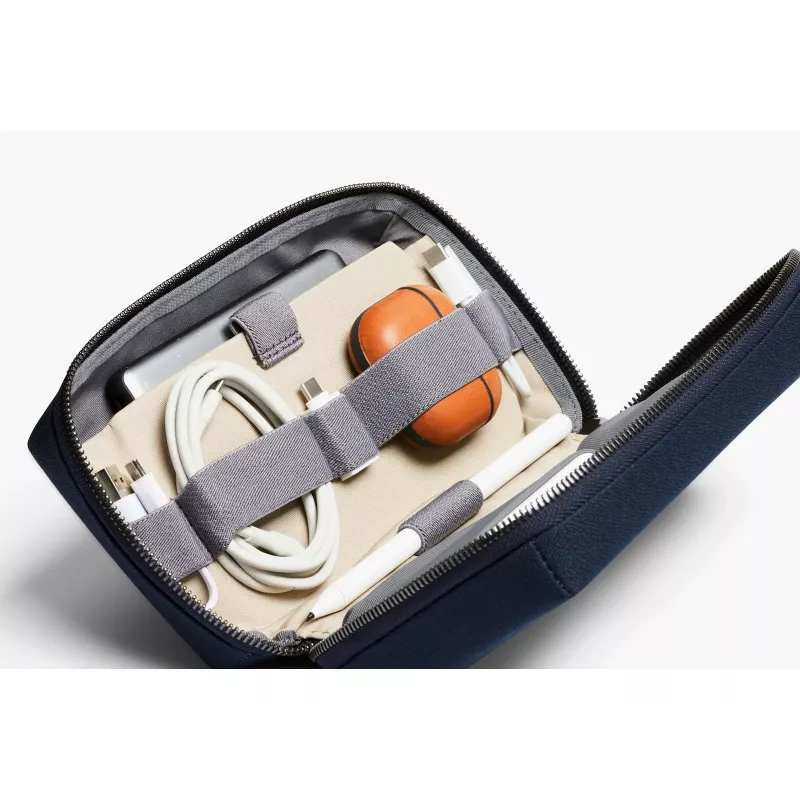 Bellroy Tech Kit - Organizador para Accesorios Móviles (Navy)