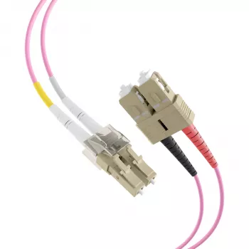 EFB Elektronik IPL-DF-LCUSCU-4-0300 Cable de fibra óptica dúplex OM4 LC/SC 3 m