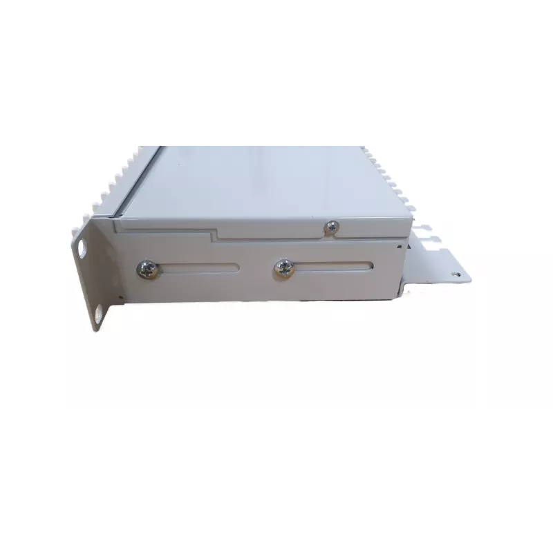 EFB Elektronik Breakout-Box parcialmente equipada con 24 acopladores LC dúplex OM3