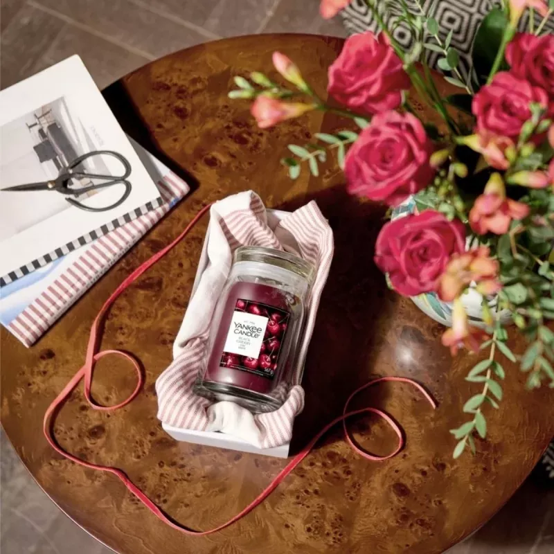 Yankee Candle Signature Black Cherry Vela en tarro grande 567g