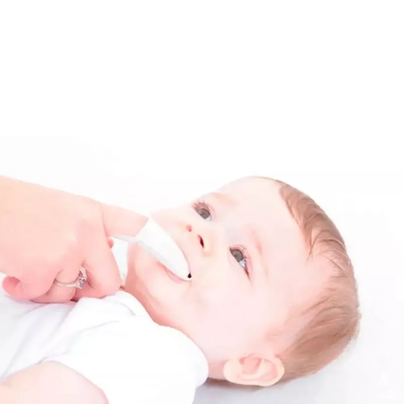BRUSH BABY Toallitas dentales manzanilla y xilitol para limpiar encías 0-16 meses 20 uds.