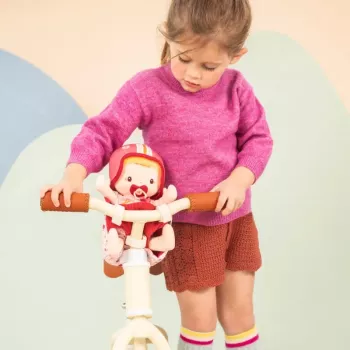 Lilliputiens muñeca Lena en sillita de bicicleta con mantita de apego y casco 18m+