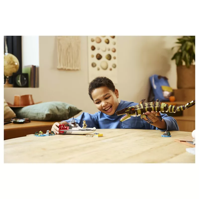 LEGO Jurassic World 76974 Misión en el barco y modelo Mosasaurus