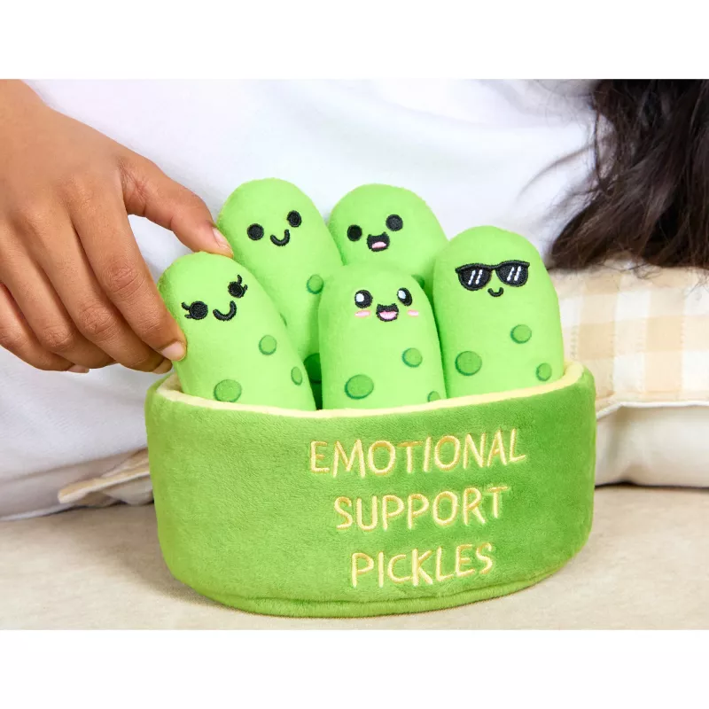 Just Play Emotional Support Pickles peluche