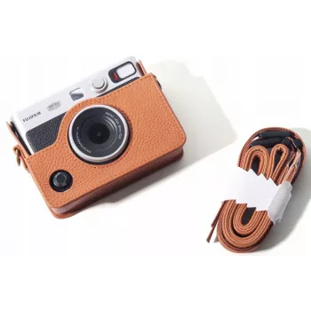 LOVEINSTANT Kit 5 en 1: funda protectora + cristal templado + álbum de fotos de 64 bolsillos + bolsa para fotos + marcos para Fuji Instax Mini Evo / Marrón