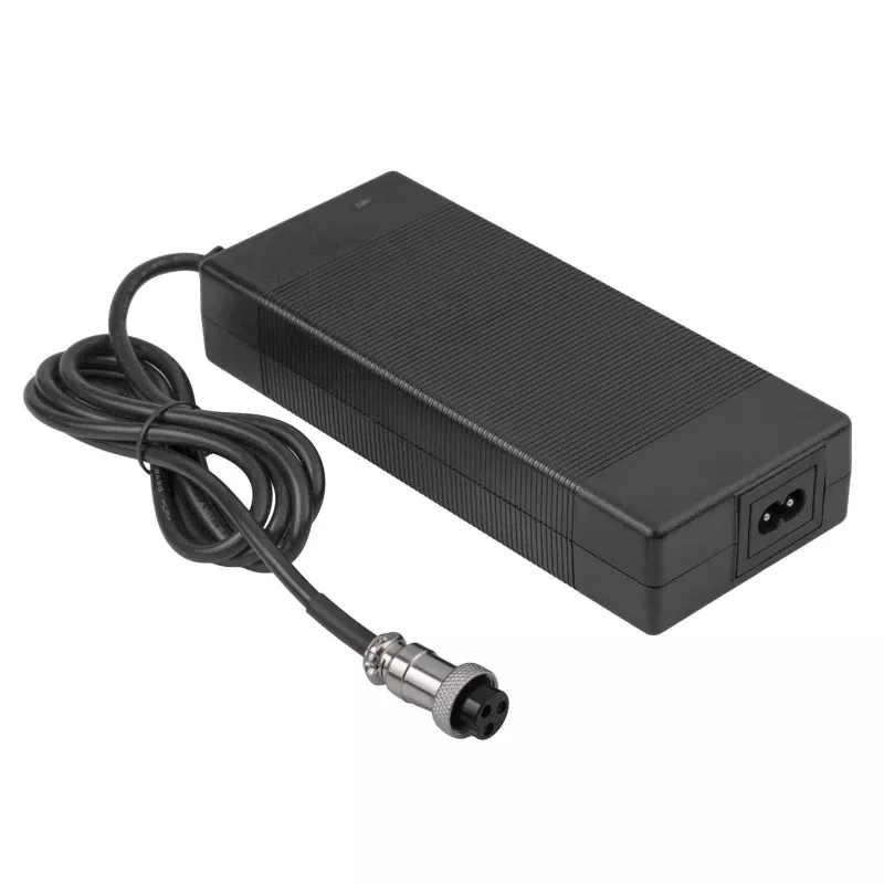 Akyga AK-EV-22 cargador para bicicleta eléctrica para baterías de litio de 60 V (16S), 67,2 V, 2 A, 135 W, conector hembra GX16 12 mm, 1,2 m