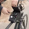Vayox VA0450 Bolsa de cuadro para bicicleta con dos bolsillos y compartimento para móvil, negro