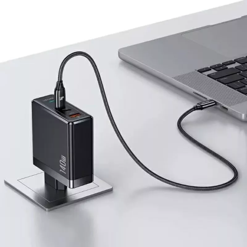 USAMS T52PD140W Fuente de alimentación GaN 140W con cable USB-C 240W, 2xUSB-C + 1xUSB-A, Carga rápida PD, Negro (US-CC168 + US-SJ581) Serie UM UMXLOGTC01