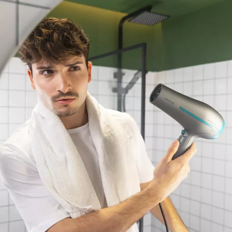 Cecotec Bamba IoniCare 5200 Aura Black Secador de pelo con iones, 2200 W, motor AC profesional, función de iones, 3 niveles de temperatura, 2 niveles de velocidad, botón de aire frío, incluye boquilla concentradora y difusor, Negro