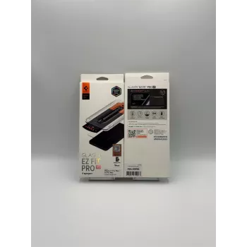 Spigen Glas.tR EZ Fit Pro AC protector de pantalla con privacidad para iPhone 16 Pro Max / 17 Pro Max