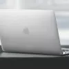 Uniq funda protectora transparente para MacBook Air 13 (Combat Series)