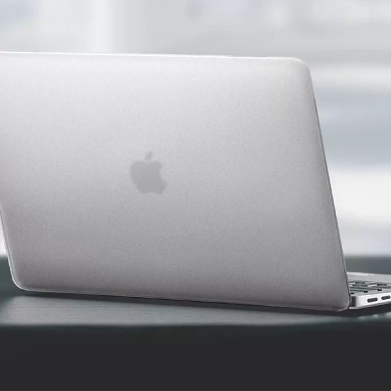 Uniq funda protectora transparente para MacBook Air 13 (Combat Series)
