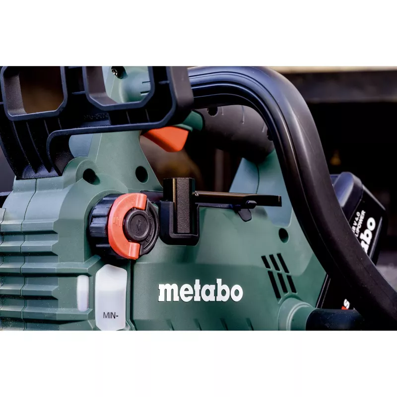 METABO MS 18 LTX BL 25 (601595900) SET Motosierra a batería (Verde/Negro, batería Li-Ion 4,0Ah 18V)