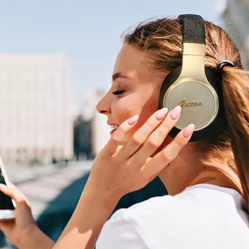 Auriculares Bluetooth over-ear GUESS GUBH604GEMK Negros 4G Script