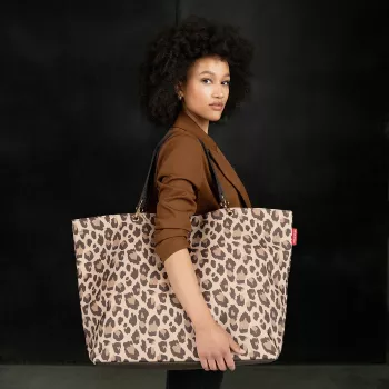Reisenthel Shopper XL Leo Macchiato – bolsa de compra grande de PET reciclado con estampado de leopardo, 35 L
