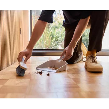 Set de limpieza de pared Joseph Joseph CleanTech con recogedor y escoba