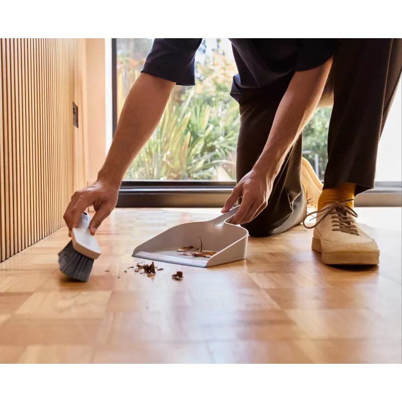 Set de limpieza de pared Joseph Joseph CleanTech con recogedor y escoba