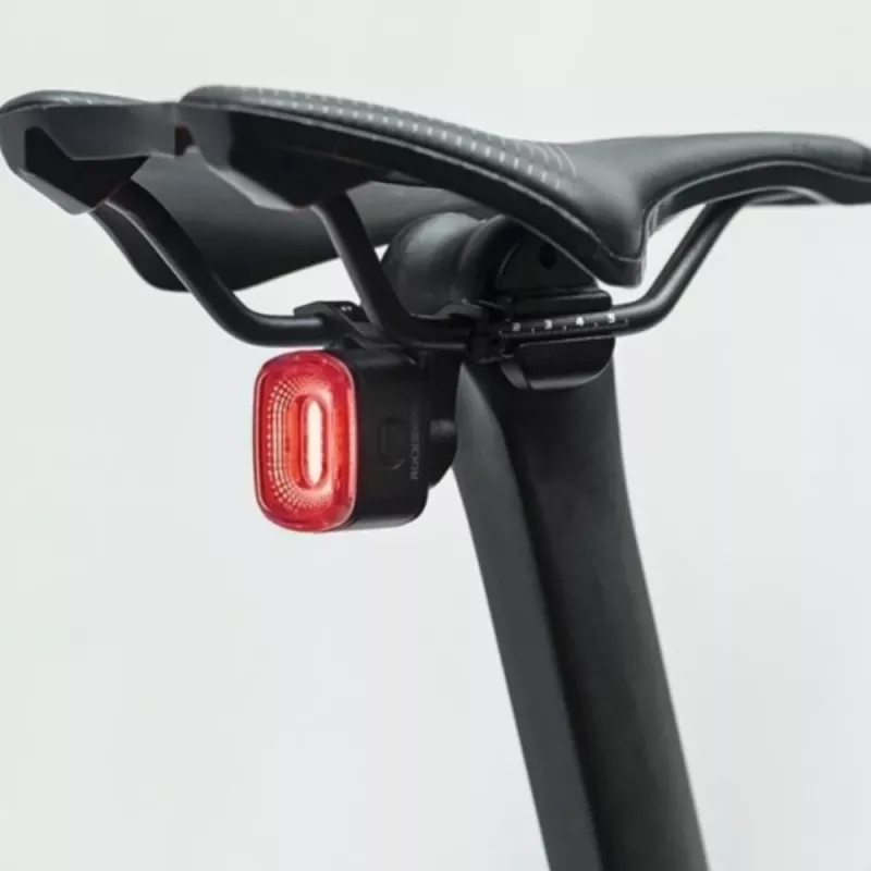 ROCKBROS Q2S luz trasera de bicicleta con detección inteligente de frenado y cable USB-C - negro