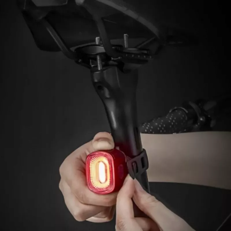 ROCKBROS Q2S luz trasera de bicicleta con detección inteligente de frenado y cable USB-C - negro