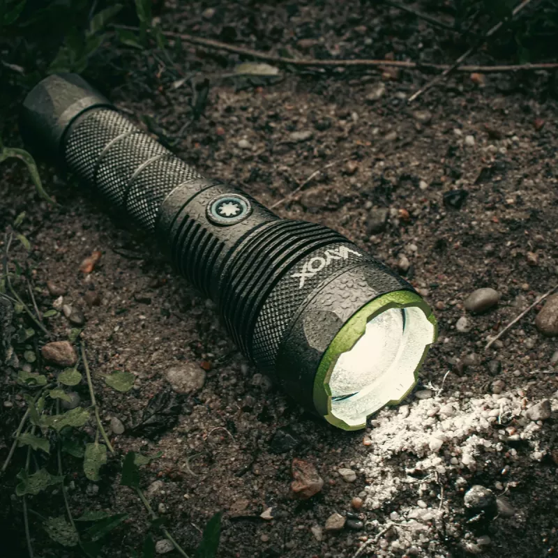 Vayox VA0462 Linterna táctica recargable USB-C de 5000 lúmenes con LED CREE XHP70.2, powerbank y zoom telescópico