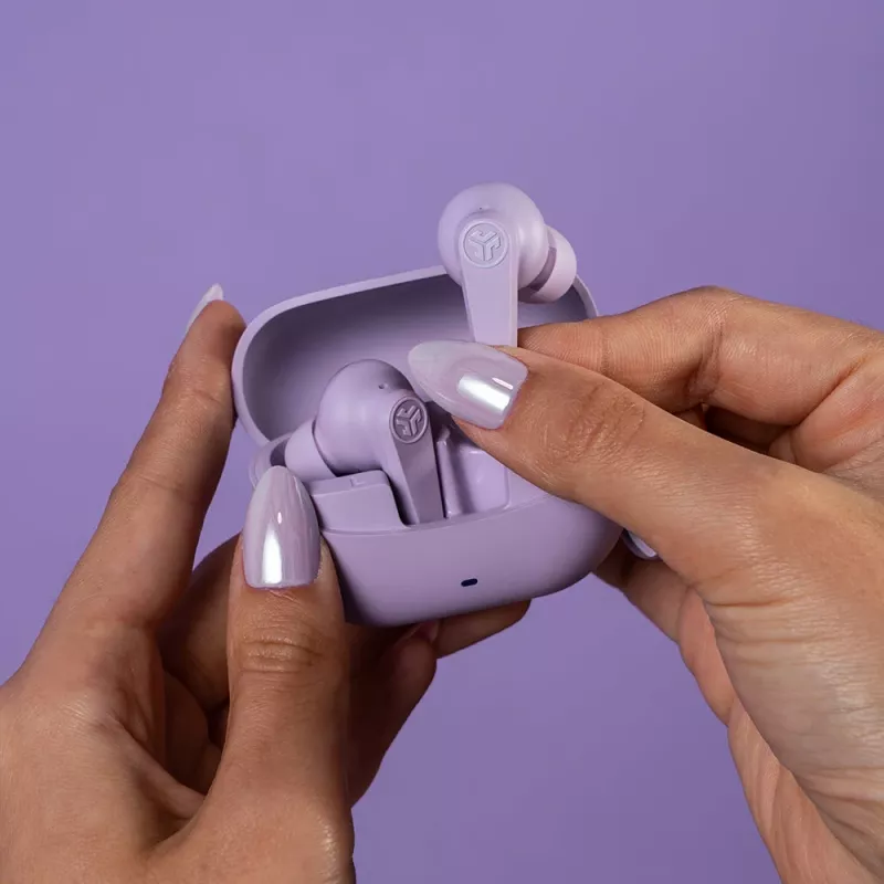 JLab Go Pods ANC Auriculares True Wireless, cancelación activa de ruido, Bluetooth 5.2, protección al agua IPX4, 32 horas de reproducción total, control táctil, Lila