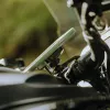 Soporte de manillar para moto Peak Design Mobile V2 con función de carga (M-MM-AJ-BK-1)